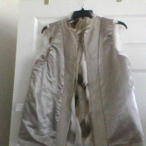 H&M Faux Fur Vest size m, in excellent condition. - Picture 4 of 5